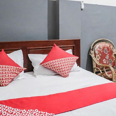 Oyo 93117 Penginapan Tiga Dara Jayapura Zewnętrze zdjęcie