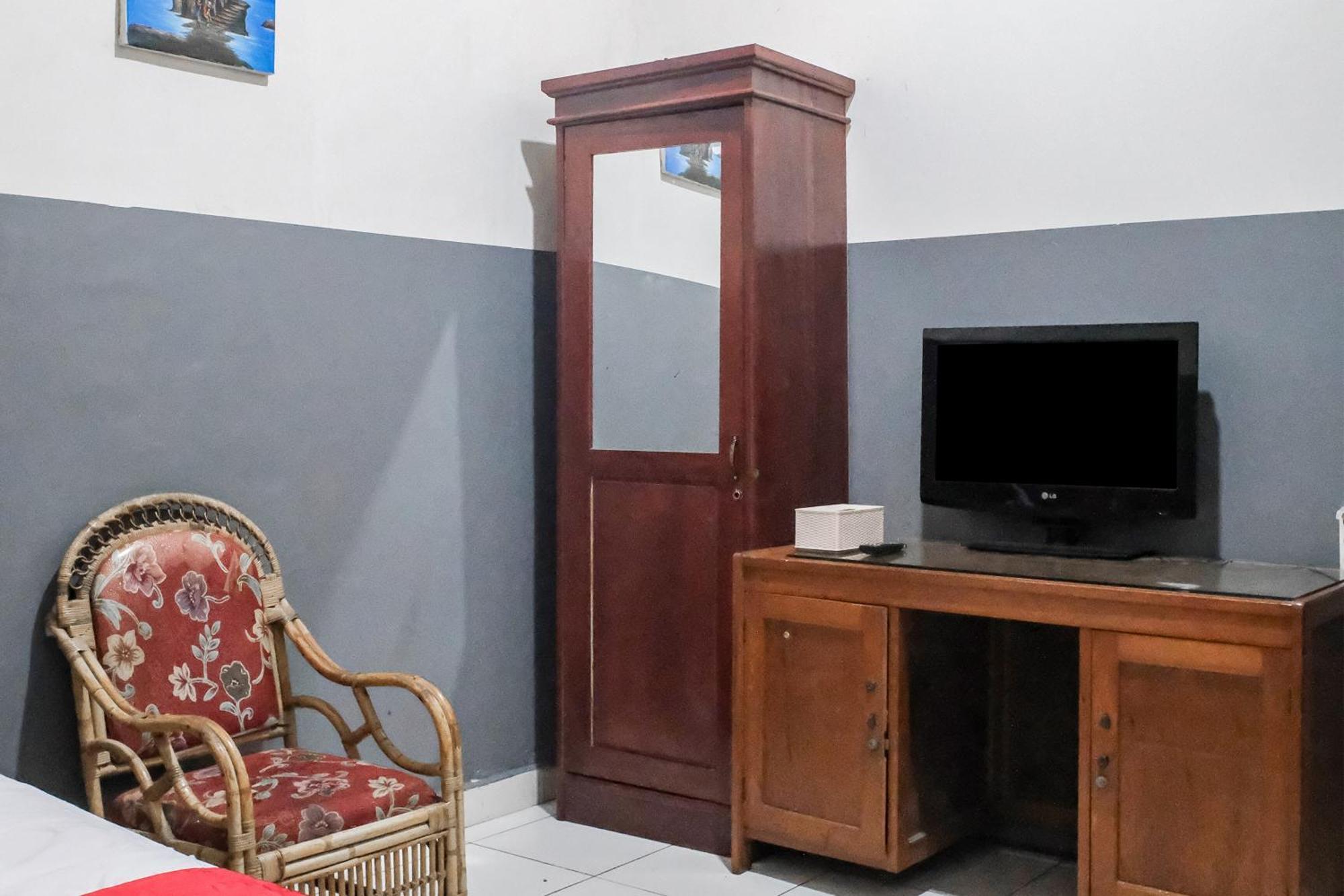 Oyo 93117 Penginapan Tiga Dara Jayapura Zewnętrze zdjęcie
