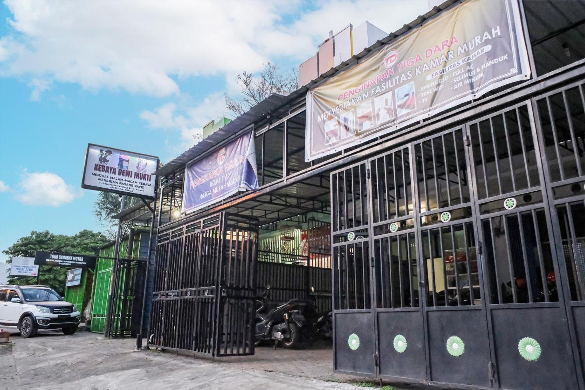 Oyo 93117 Penginapan Tiga Dara Jayapura Zewnętrze zdjęcie